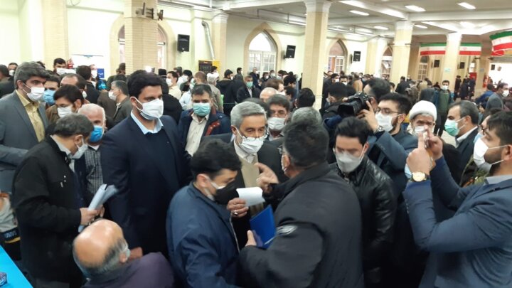 ارتباط بیواسطه استاندار همدان با مردم/ شنیدن درد دلها برای رفع مشکلات