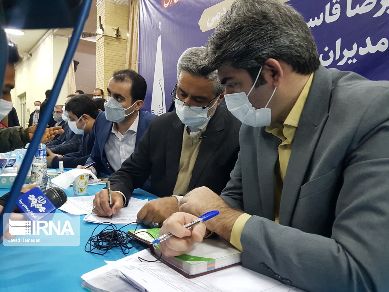 نمایندگان ۲۶ نهاد و وزارتخانه در گلستان میز خدمت برپا میکنند نمایندگان ۲۶ نهاد و وزارتخانه در گلستان میز خدمت برپا میکنند