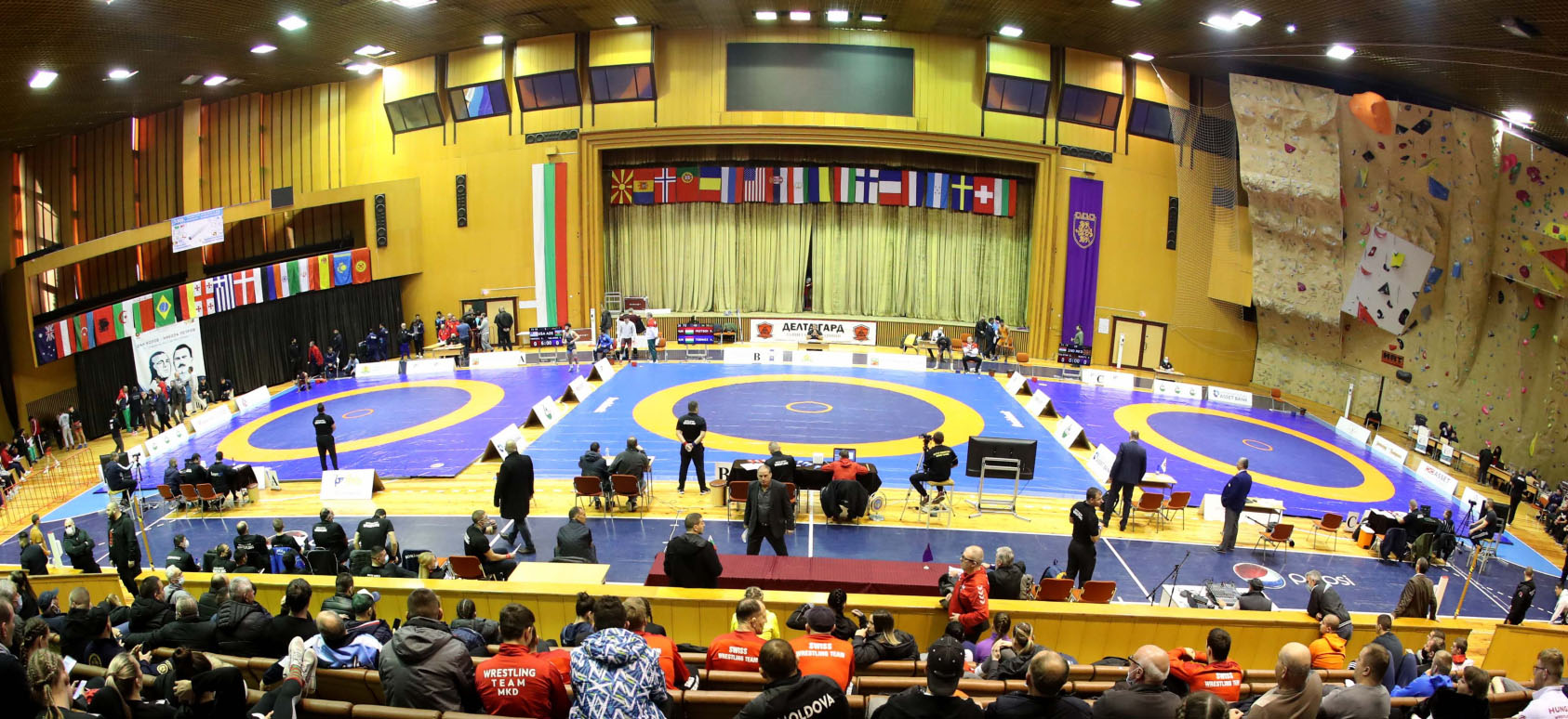 Luchadores iraníes obtienen 7 coloridas medallas en Bulgaria