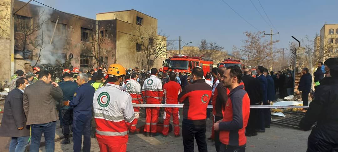 حضور ۴۰ امدادگر هلال احمر در محل سقوط هواپیمای جنگنده در تبریز