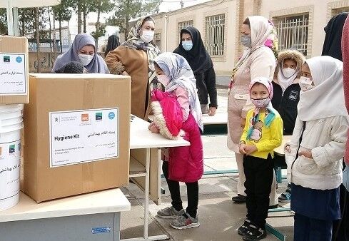 بسته‌های ویژه دانش‌آموزان اتباع خارجی در خراسان جنوبی توزیع شد