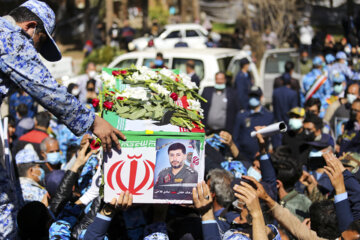 تشییع پیکر خلبان شهید سانحه هوایی تبریز در شیراز 14