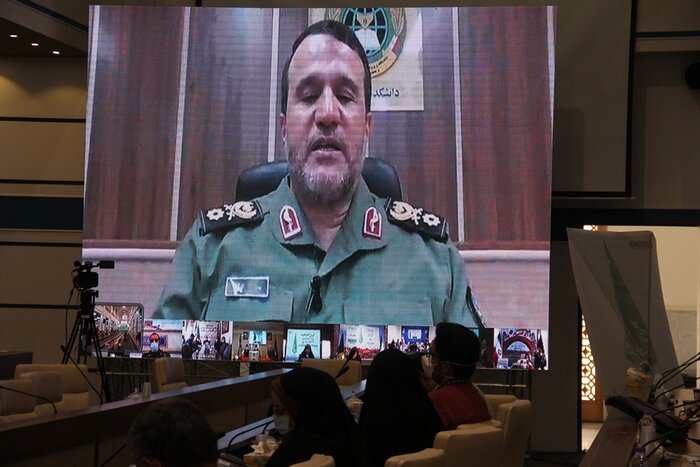 شاعران حماسههای دفاع مقدس را منظوم کنند