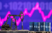 قیمت نفت آمریکا به بالای ۱۰۰ دلار در هر بشکه رسید/سقوط معاملات سهام 