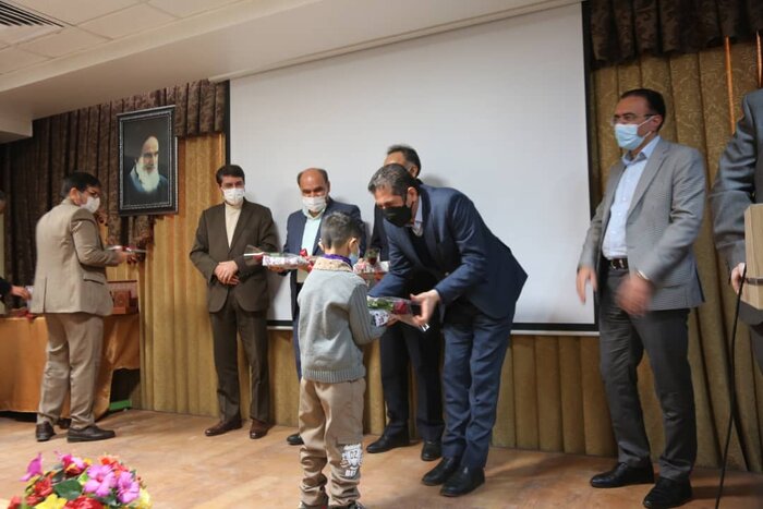 ۷۰۰دستگاه تبلت به دانش‌آموزان زیرپوشش کمیته امداد کرمانشاه اهدا شد