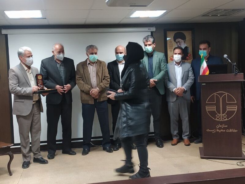 تجلیل از هفت مربی فوتبال و سفیر محیط زیست در خراسان جنوبی تجلیل از هفت مربی فوتبال و سفیر محیط زیست در خراسان جنوبی