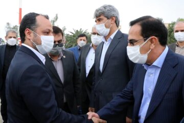 بازدید وزیر امور اقتصادی و دارایی از مجتمع بندر امام خمینی (ره)