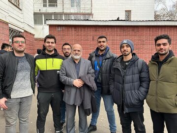 L'ambassadeur d'Iran visite une auberge d'étudiants iraniens en Ukraine