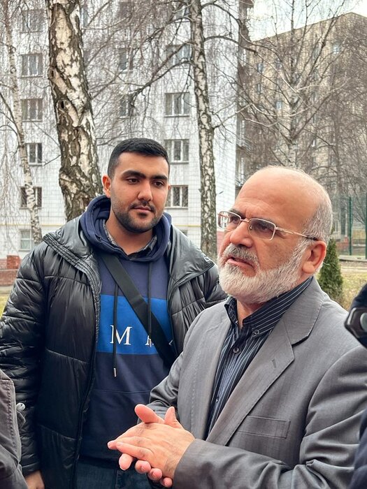 حضور سفیر ایران در محل پناهگاه دانشجویان ایرانی در اوکراین