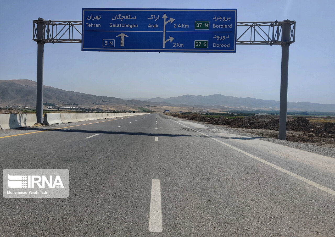 تردد وسایل نقلیه سنگین در آزادراه خرم‌آباد - بروجرد ممنوع شد