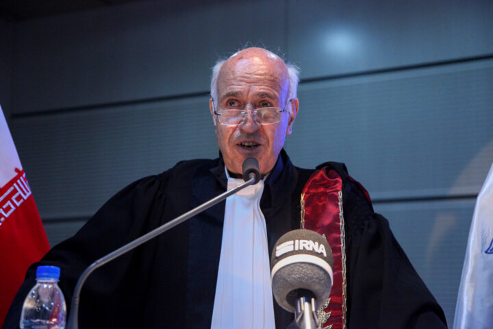 درخواست رئیس کانون وکلا کرمانشاه:مجلس ما را مجبور به نصب کارتخوان نکند