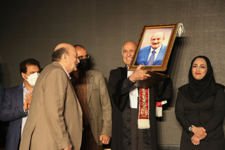 درخواست رئیس کانون وکلا کرمانشاه:مجلس ما را مجبور به نصب کارتخوان نکند