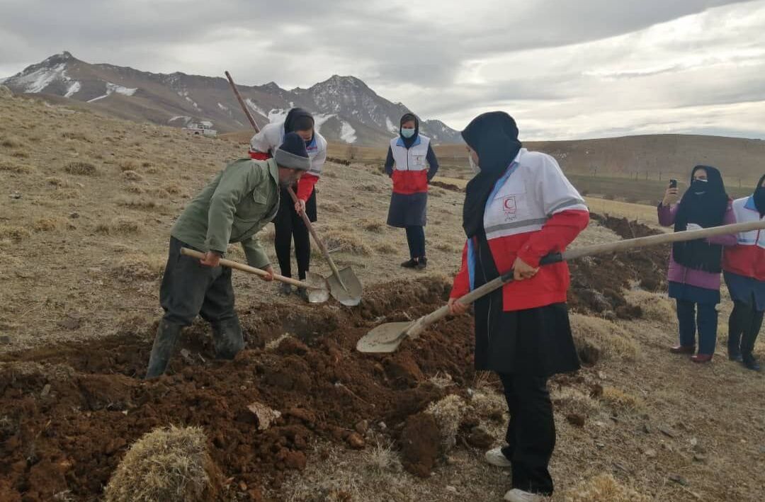 روستای «عشاق» ملایر هدف کاروان نیکوکاری حفظ و توسعه منابع طبیعی شد