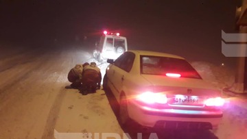 ۲ خانواده گرفتار در برف و یخبندان شهرستان صحنه از مرگ نجات یافتند