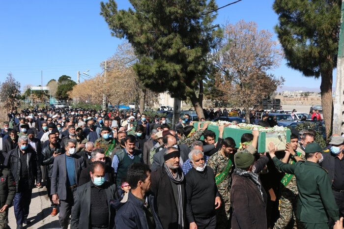 پیکر مطهر شهید مدافع حرم در ساوه تشییع شد