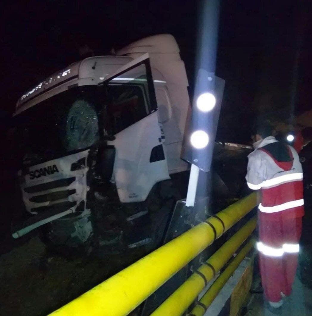 تصادف خودروهای سنگین در فارس۲ کشته به جا گذاشت تصادف خودروهای سنگین در فارس۲ کشته به جا گذاشت