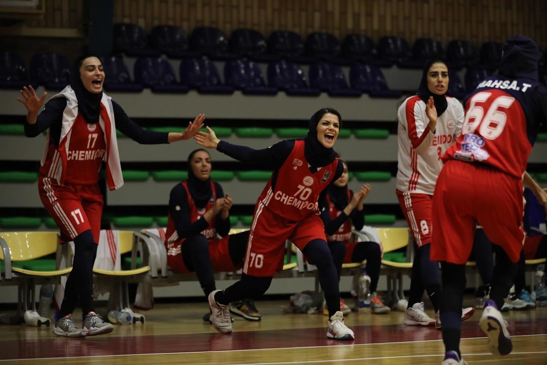 بانوان شیمیدر قم در یک قدمی قهرمانی لیگ برتر بسکتبال