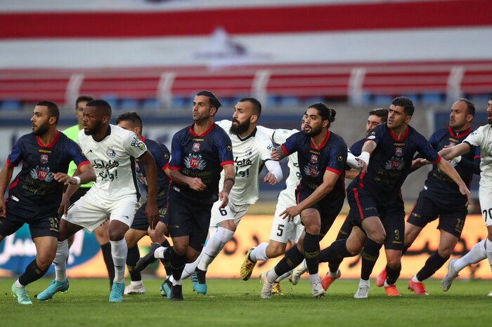 توقف استقلال در مشهد با دستهای حقیقی/هدیه آبیها به پرسپولیس