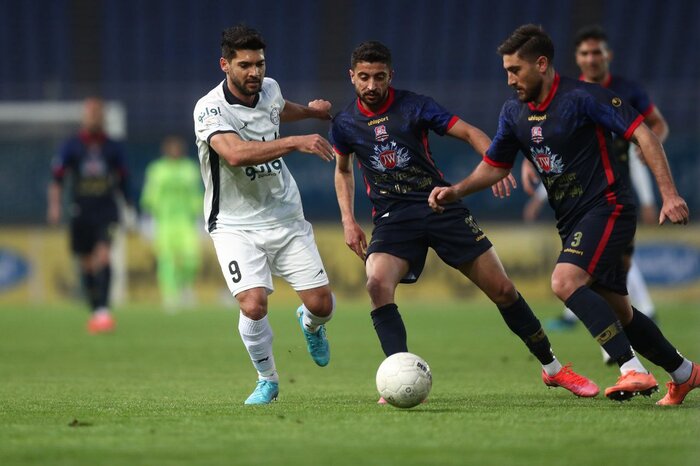 توقف استقلال در مشهد با دستهای حقیقی/هدیه آبیها به پرسپولیس