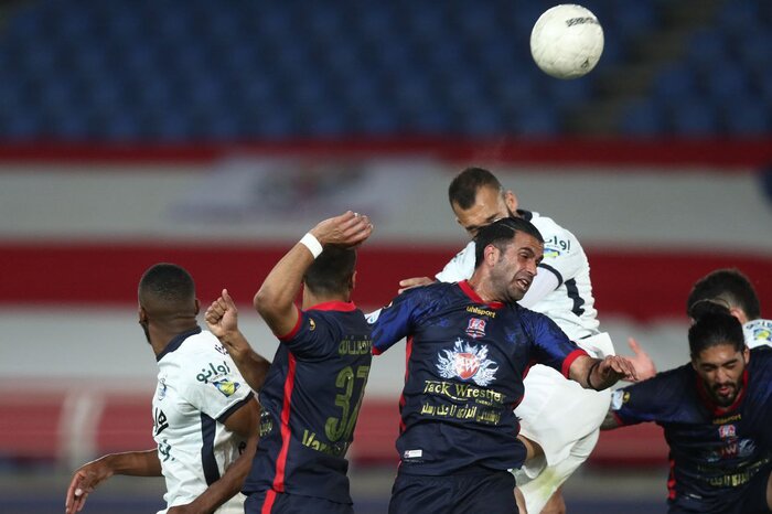 توقف استقلال در مشهد با دستهای حقیقی/هدیه آبیها به پرسپولیس