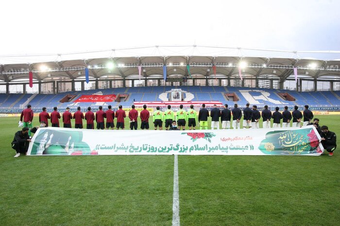 توقف استقلال در مشهد با دستهای حقیقی/هدیه آبیها به پرسپولیس