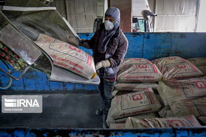 بهبود تولید فولاد، سیمان و فلزات اساسی در پی افزایش مصرف برق