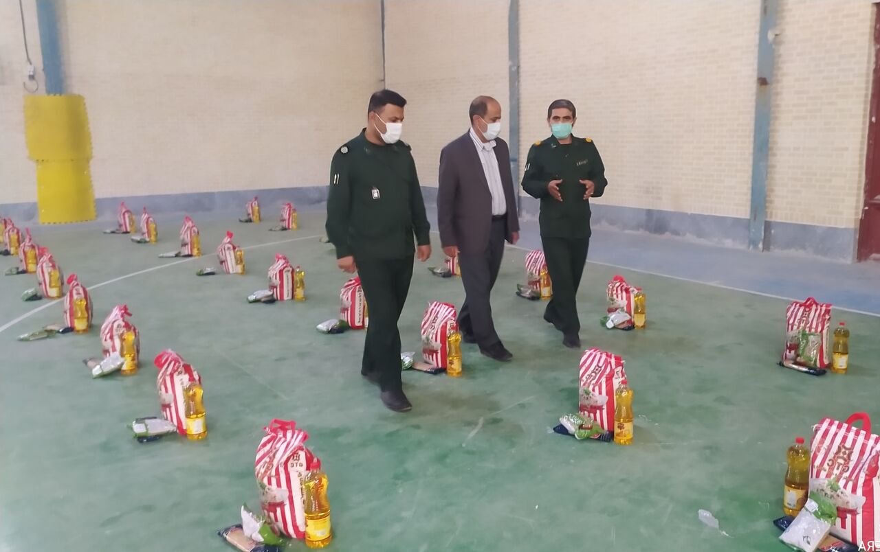 ۵۰۰ بسته کمک معیشتی مومنانه در هندیجان توزیع شد