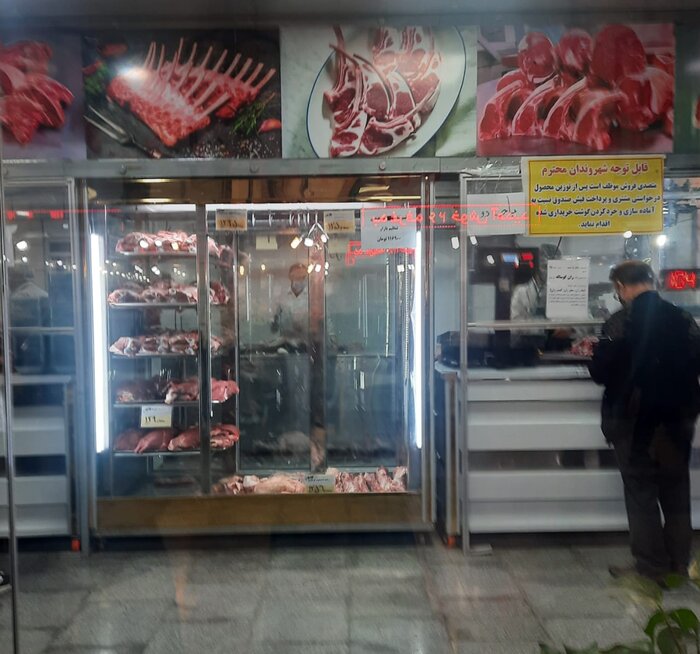 گوشت قرمز با قیمت‌های مصوب در میادین میوه و تره بار عرضه می‌شود