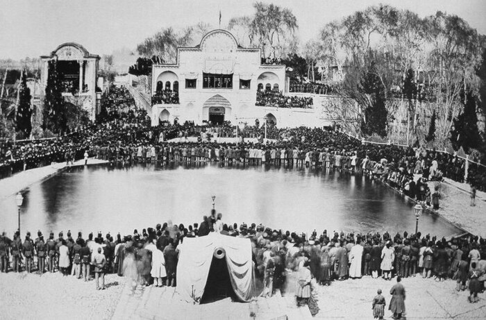 سنّتهای نوروزی؛ از تخممرغهای آبطلا تا رشتهپلو با خرما