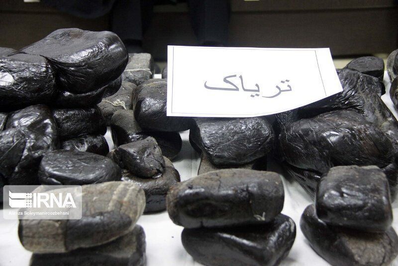 قاچاقچیان مواد در بویین زهرا با ۲۴ کیلوگرم تریاک زمین گیر شدند
