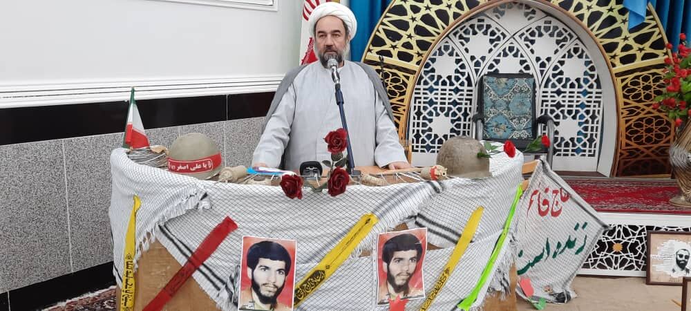 امام جمعه زاهدان: شهدا چراغ هدایت ما در دنیا هستند 