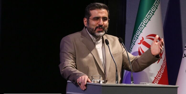 رهبر معظم انقلاب چراغ شعر و شاعری را پرنور نگه داشته اند
