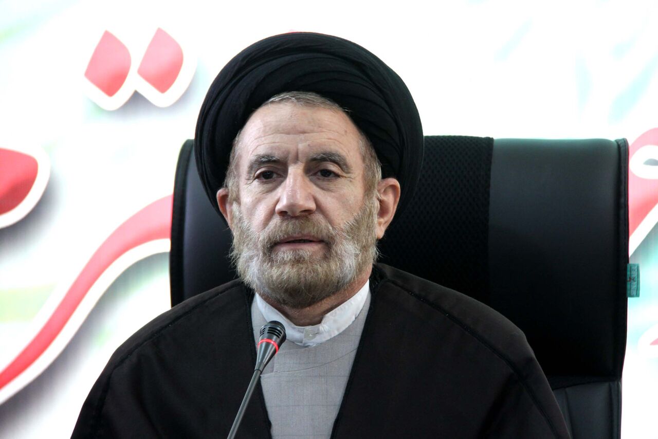 نماینده ولی فقیه در لرستان: ارتباط مسوولان دستگاه‌ها با ائمه جمعه بیشتر شود