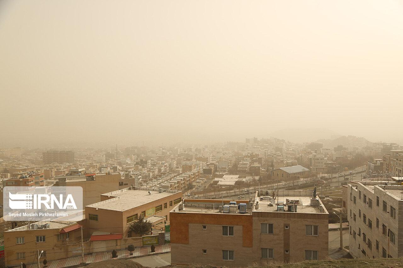 ادارات و مراکز آموزشی برخی شهرستان‌های کردستان به دلیل آلودگی هوا تعطیل شد
