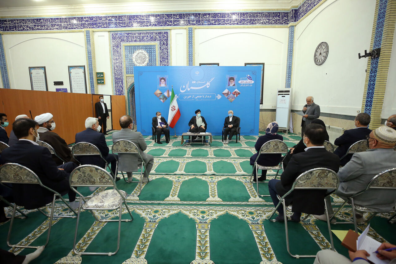 رئيس الجمهورية: الحكومة ترى من واجبها رفع المستوى المعيشي للمواطنين رئيس الجمهورية: الحكومة ترى من واجبها رفع المستوى المعيشي للمواطنين