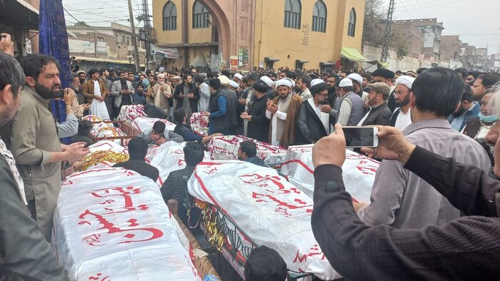 مراسم تشییع شهدای حمله داعش به مسجد شیعیان در پاکستان