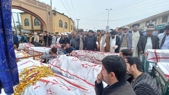 مراسم تشییع شهدای حمله داعش به مسجد شیعیان در پاکستان