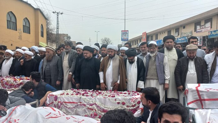 مراسم تشییع شهدای حمله داعش به مسجد شیعیان در پاکستان