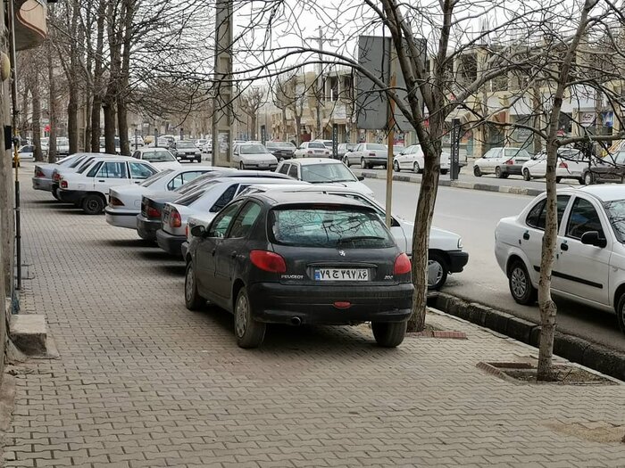 خیابانها و معابر مهاباد در تسخیر نمایشگاههای خودرو