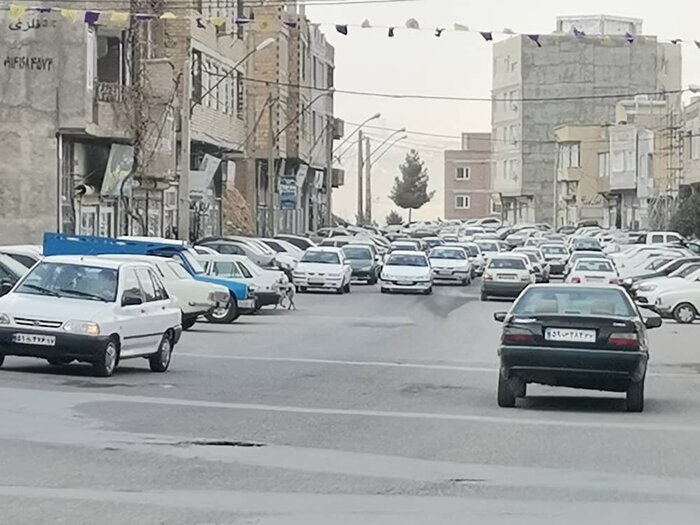 خیابانها و معابر مهاباد در تسخیر نمایشگاههای خودرو
