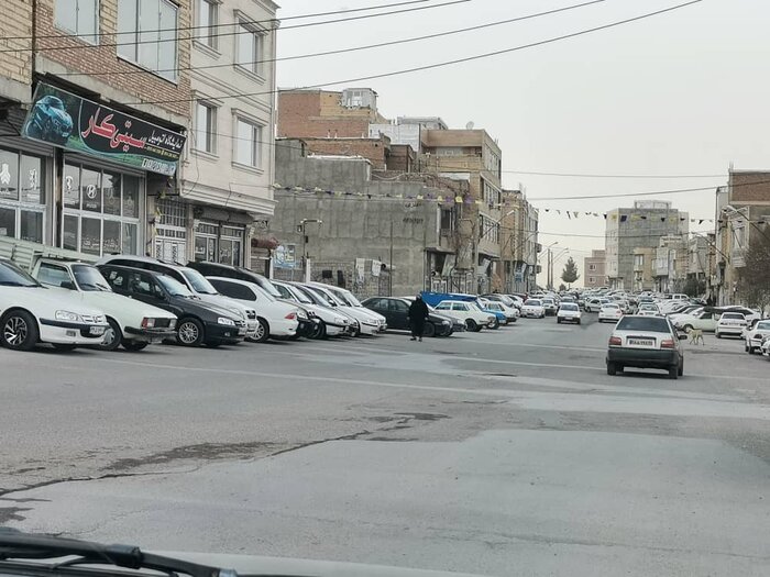 خیابانها و معابر مهاباد در تسخیر نمایشگاههای خودرو