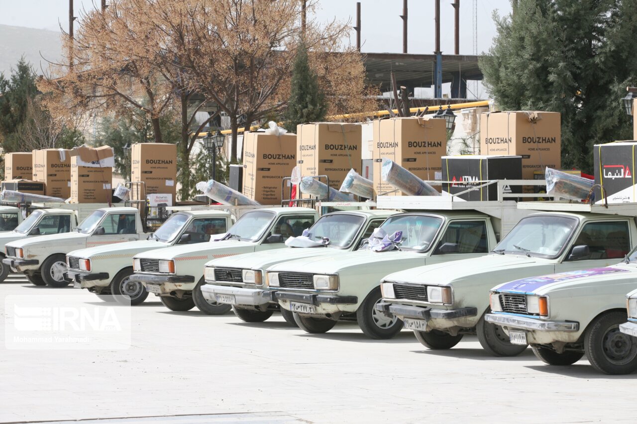 هشت فقره جهیزیه به نو عروسان بیجاری اهدا شد هشت فقره جهیزیه به نو عروسان بیجاری اهدا شد