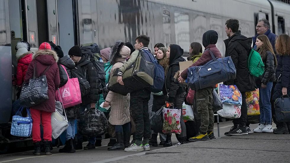 فرانسه، انگلیس را به بدرفتاری در مورد پناهندگان اوکراینی متهم کرد