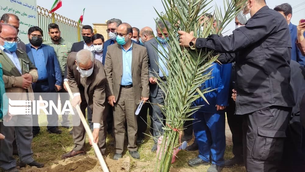 کاشت نهال با حضور معاون اجرایی رییس جمهور در خرمشهر