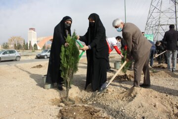 15اسفند روز درختکاری درسمنان