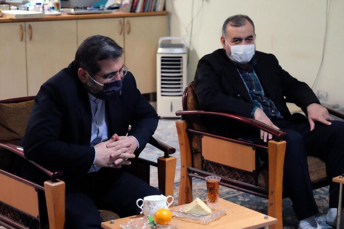 وزیر فرهنگ و ارشاد اسلامی به دیدار هنرمند جانباز رفت 2