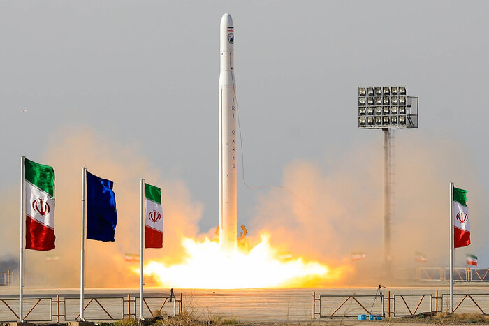 گام بلند ایران برای شکست حصر ۱۰ ساله فضایی/ عزم دولت برای توسعه صنعت فضایی