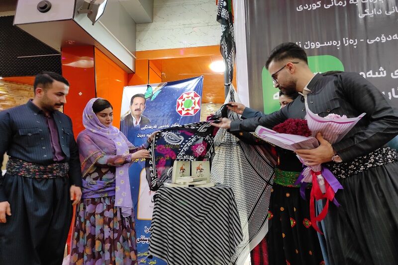 سه کتاب کردی در بانه رونمایی شد سه کتاب کردی در بانه رونمایی شد