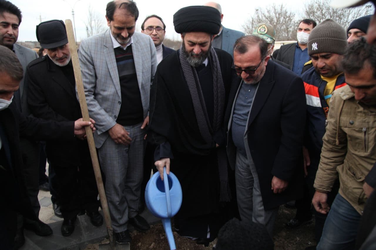 تاکید امام جمعه اردبیل بر توسعه فضای سبز و درختکاری پیرامون دریاچه شورابیل