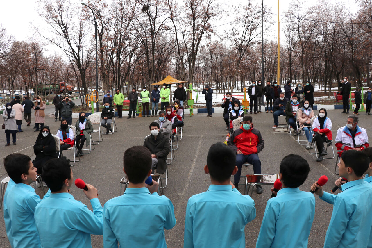 کاشت نهال هلال احمر زنجان